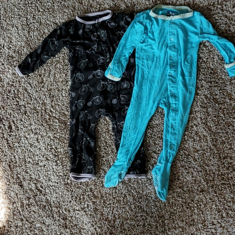 2 pairs of Kickee Pants Pjs 6to9 months